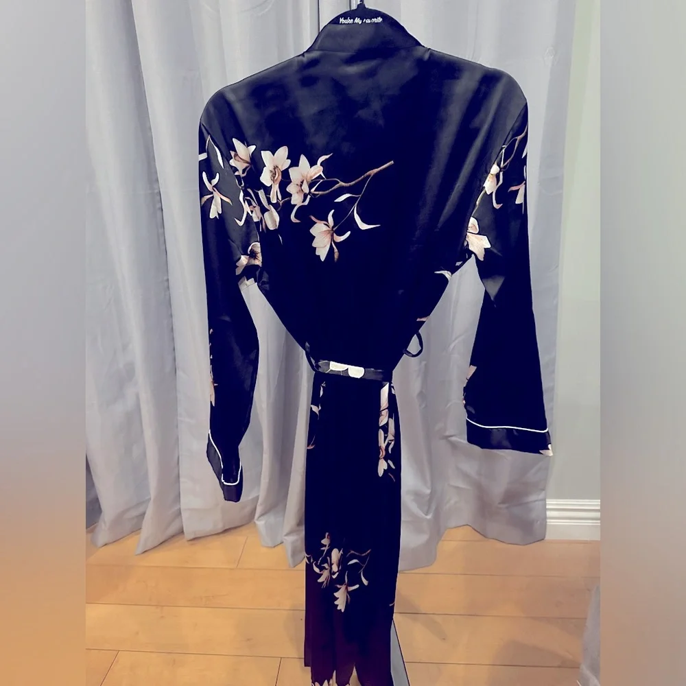Floral Robe - Picture 2 of 4